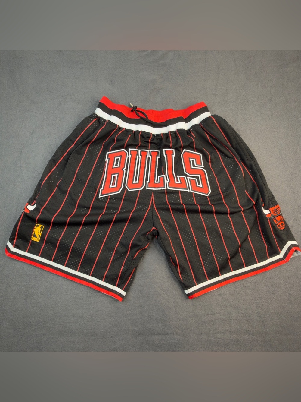 Just Don Chicago Bulls Shorts 1997-98 Black Pinstripe Size L Retro Luxury Mesh